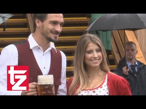 FC Bayern München: Schicke Spielerfrauen im Dirndl – Oktoberfest 2016