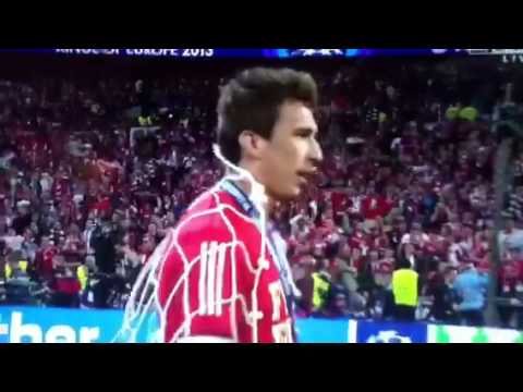 Bayern Munich Players Cut up Wembley Net