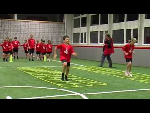 Fußballtraining die kleinen  Nachfolgern  von FC Bayern “neu 2010”