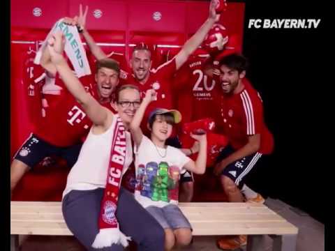 Fc Bayern players prank fans with a photobomb