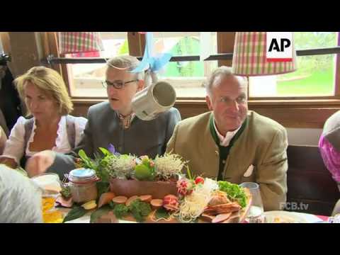 Bayern Munich players visit Oktoberfest.