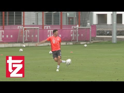 FC Bayern: Lewandowski shows his skills – Robert Lewandowski jongliert